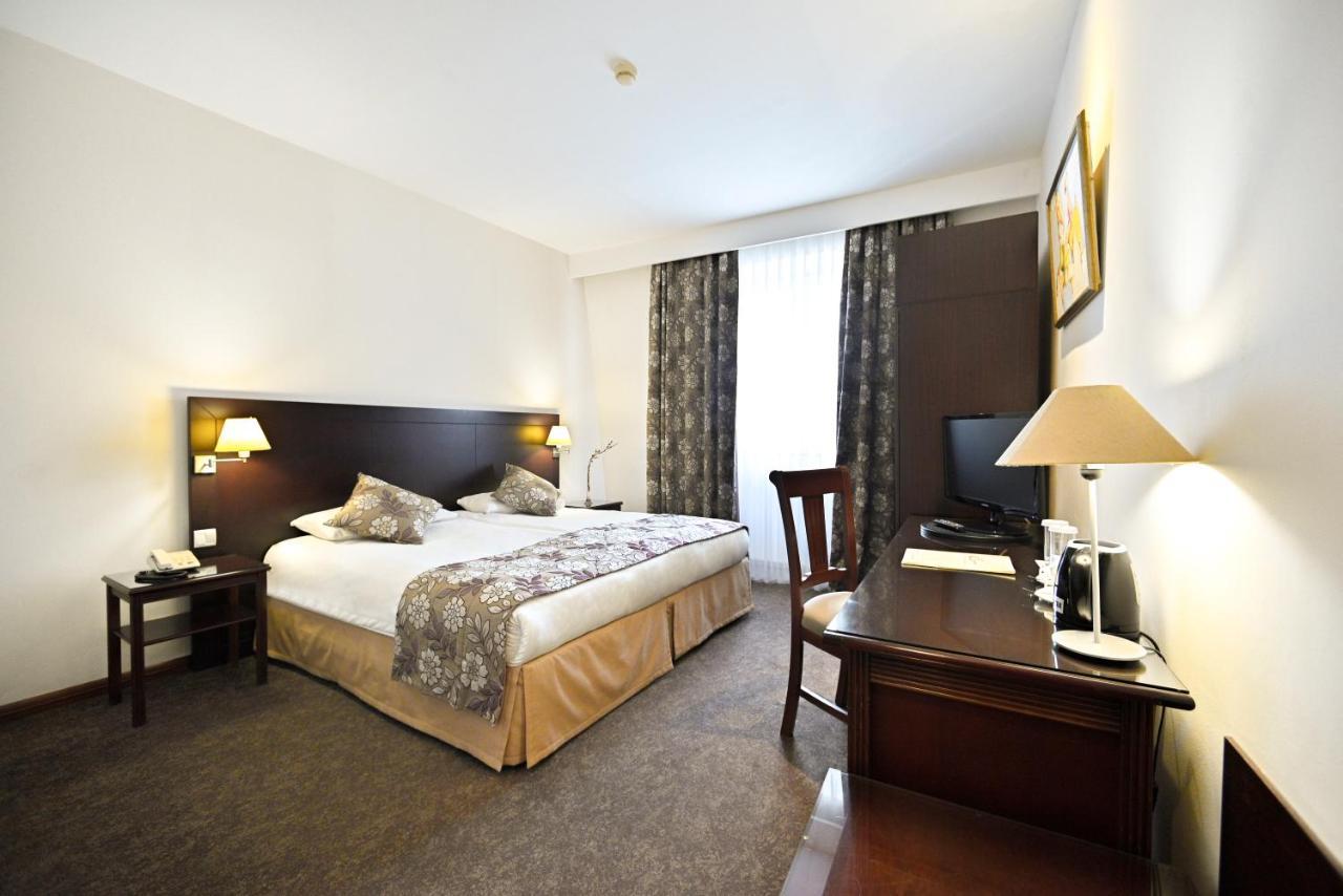 Europe Hotel Jerevan Buitenkant foto