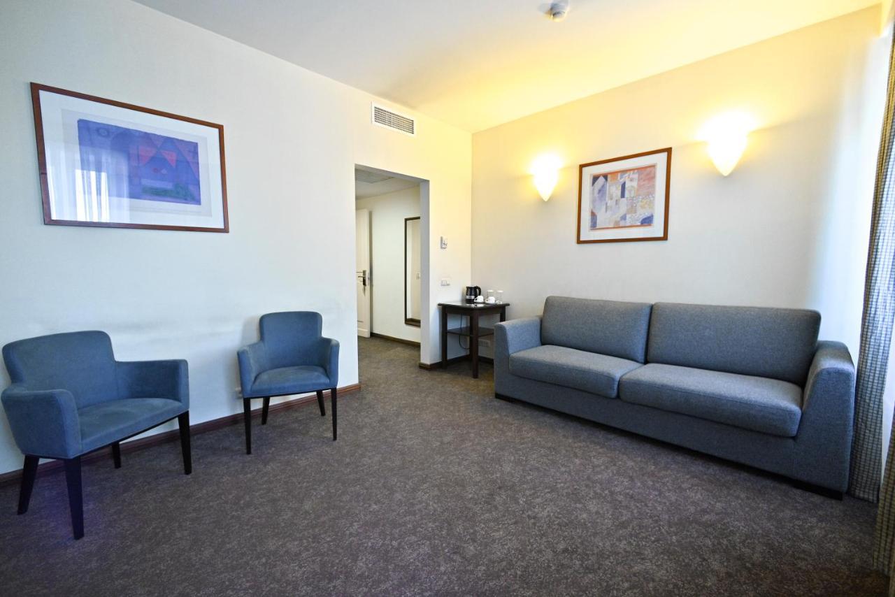 Europe Hotel Jerevan Buitenkant foto