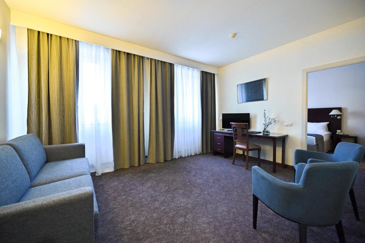 Europe Hotel Jerevan Buitenkant foto
